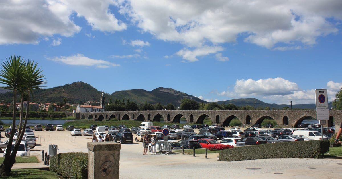 Ponte romana e medieval de Ponte de Lima sobre o rio Lima, no Minho, Norte de Portugal