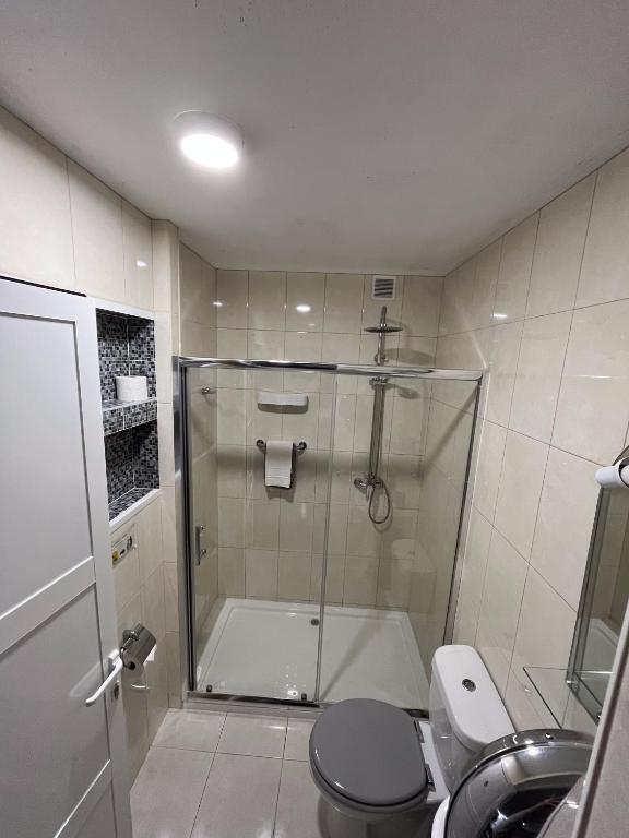 Casa de banho 2 - com duche, casa de férias em Tregosa
